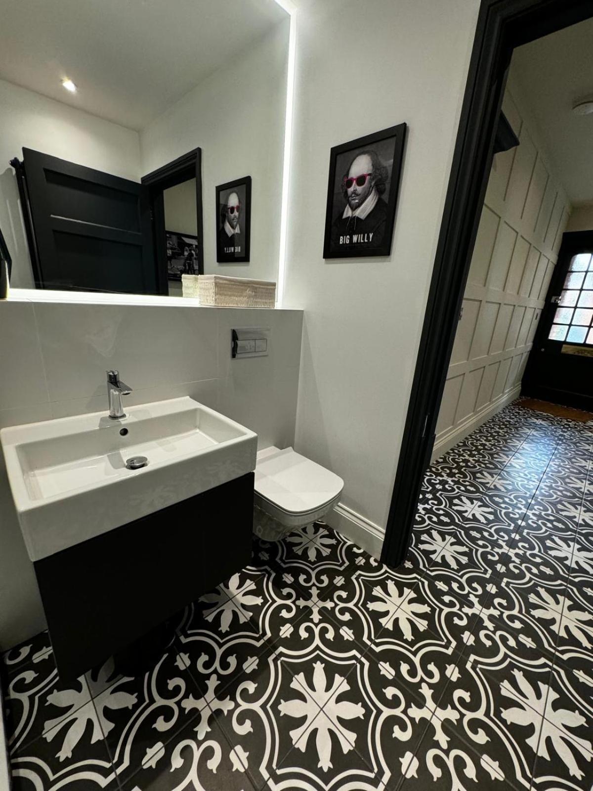 Macbeths Corner High End Luxury Apartment In Centre With Parking Стретфорд-на-Ейвоні Екстер'єр фото