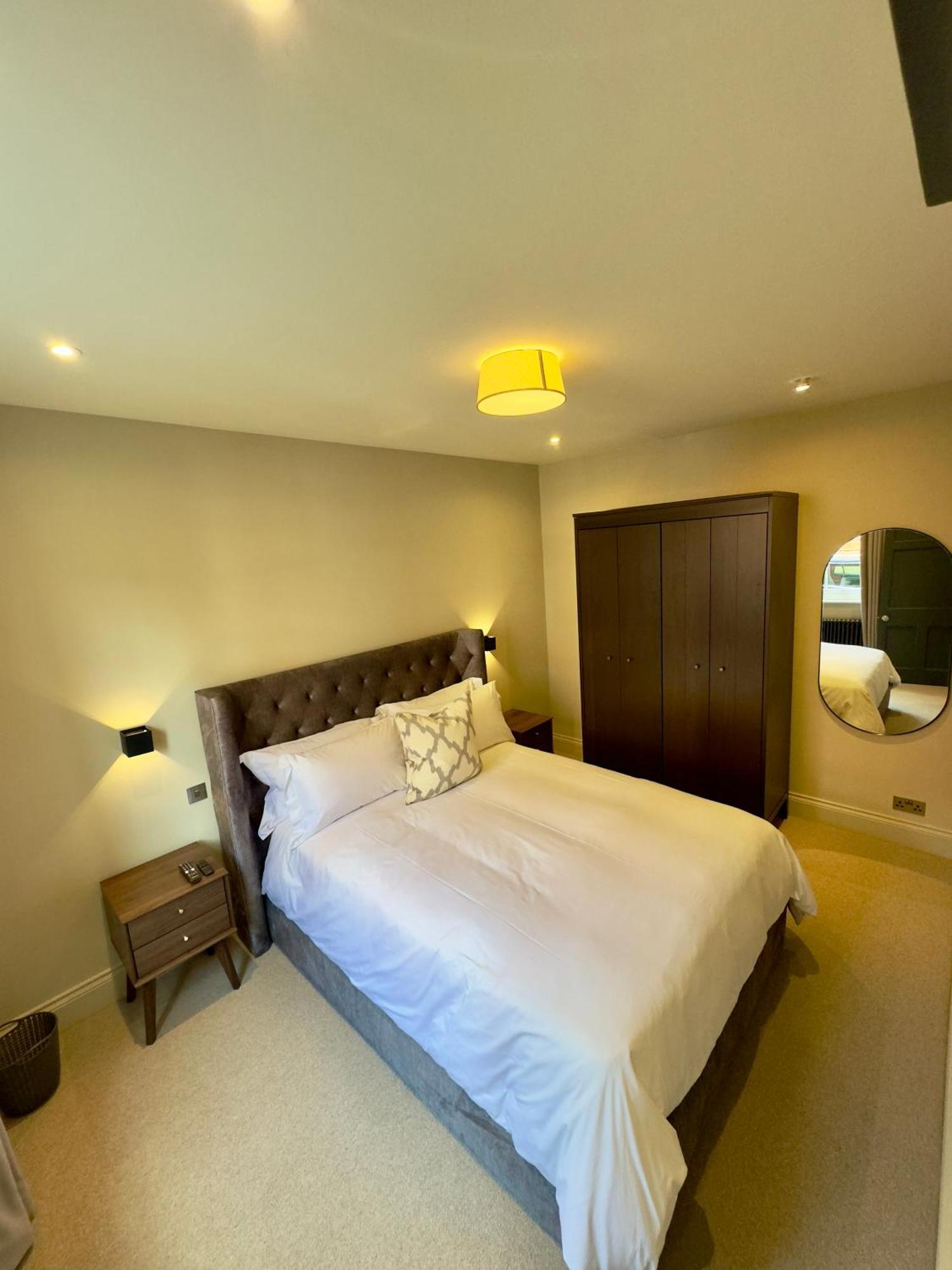 Macbeths Corner High End Luxury Apartment In Centre With Parking Стретфорд-на-Ейвоні Екстер'єр фото