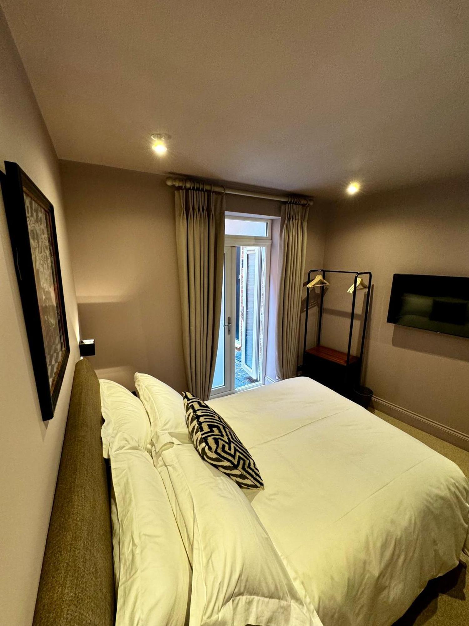 Macbeths Corner High End Luxury Apartment In Centre With Parking Стретфорд-на-Ейвоні Екстер'єр фото